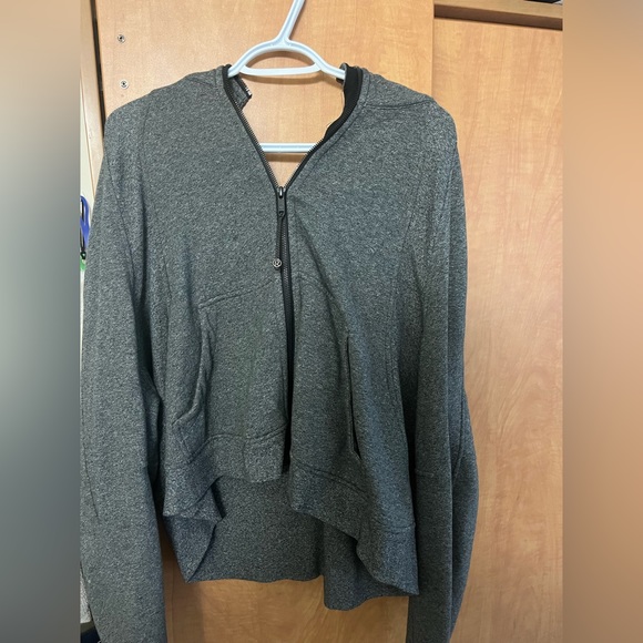 Barley worn cropped lululemon full size scuba - Picture 1 of 4